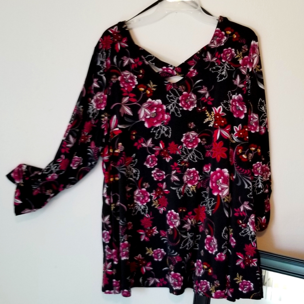 Westport from Layne Bryant beautiful floral top 3X